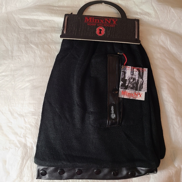 2 Brand new very cozy scarves. MinxNY - Picture 11 of 12